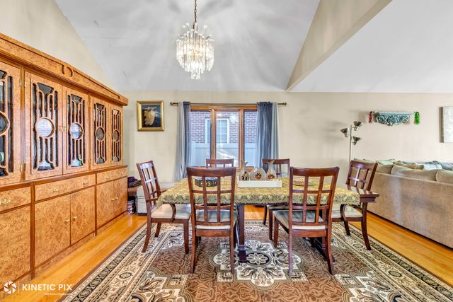 8619 Linder Avenue, Burbank, IL 60459