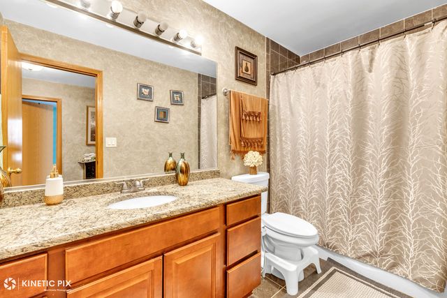 8619 Linder Avenue, Burbank, IL 60459