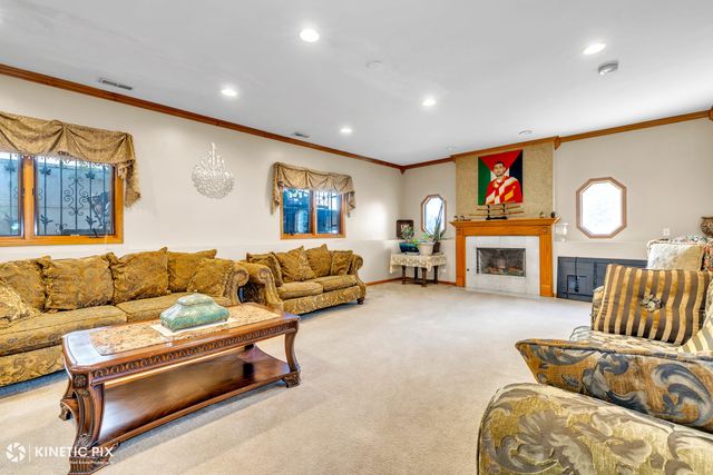 8619 Linder Avenue, Burbank, IL 60459