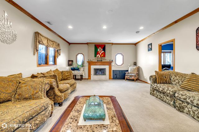 8619 Linder Avenue, Burbank, IL 60459