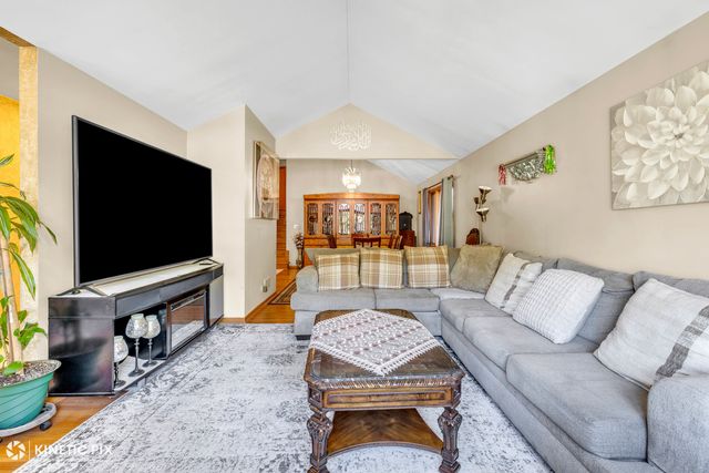 8619 Linder Avenue, Burbank, IL 60459