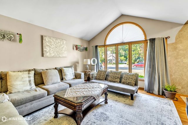 8619 Linder Avenue, Burbank, IL 60459