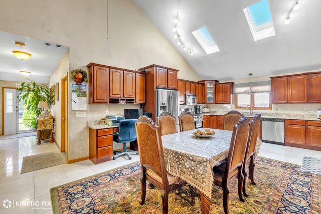 8619 Linder Avenue, Burbank, IL 60459