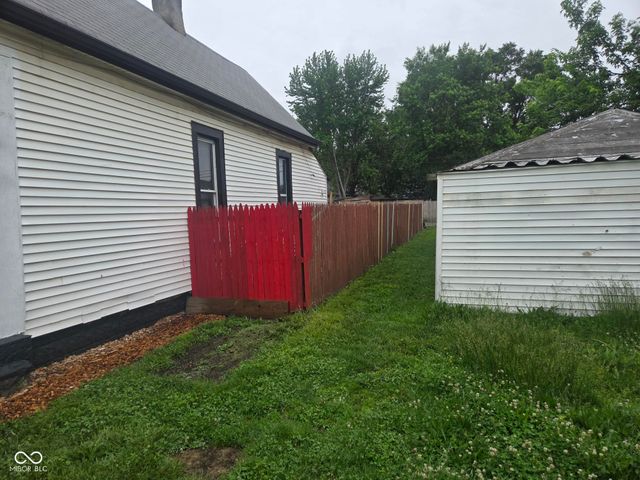 651 Division Street, Indianapolis, IN 46221