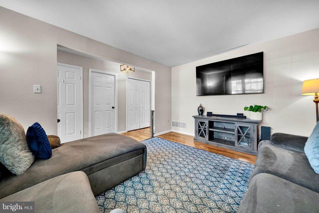 351 CHERRY ST, Pennsburg, PA 18073