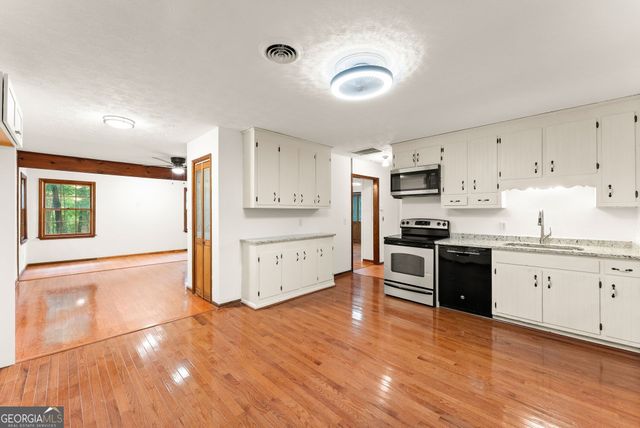 195 Golden Avenue, Dahlonega, GA 30533