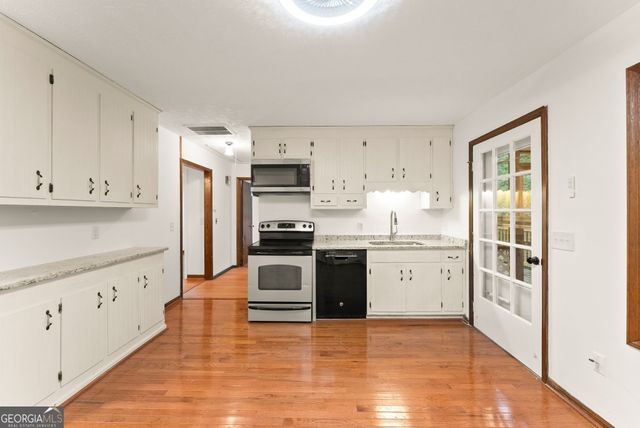 195 Golden Avenue, Dahlonega, GA 30533