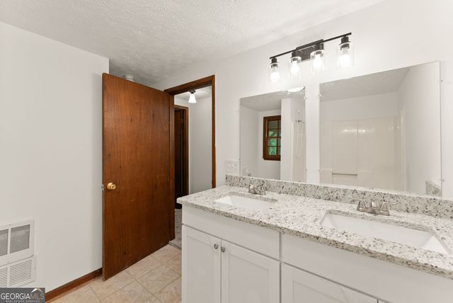 195 Golden Avenue, Dahlonega, GA 30533