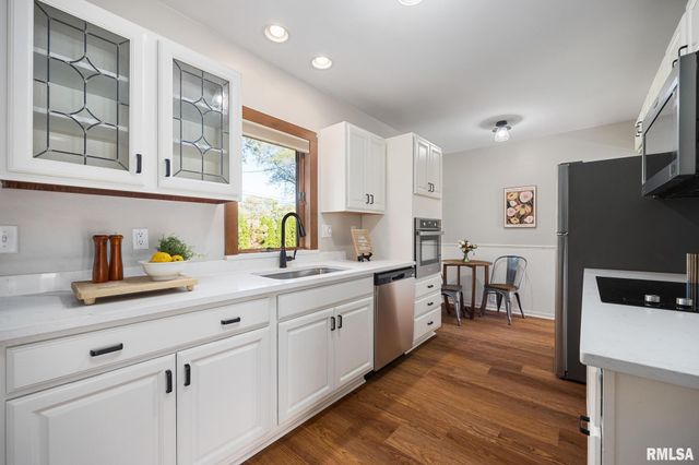 205 W GLEN Avenue, Peoria, IL 61614