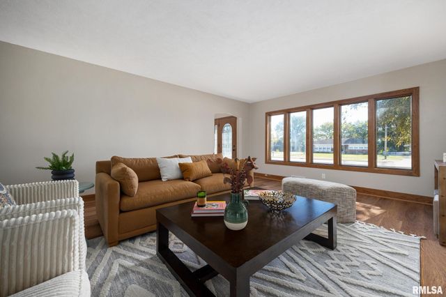 205 W GLEN Avenue, Peoria, IL 61614