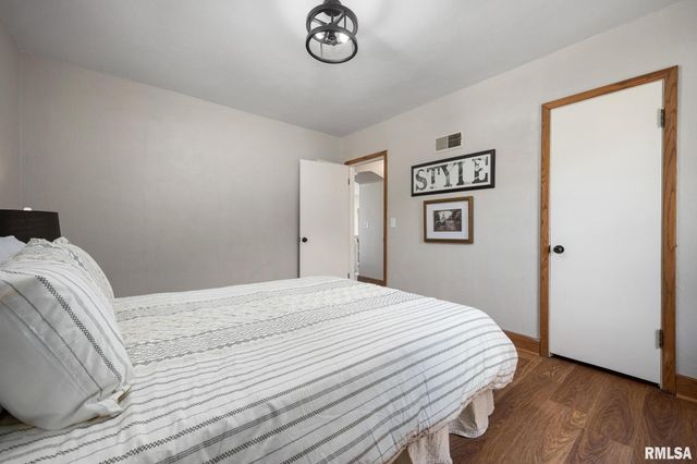 205 W GLEN Avenue, Peoria, IL 61614