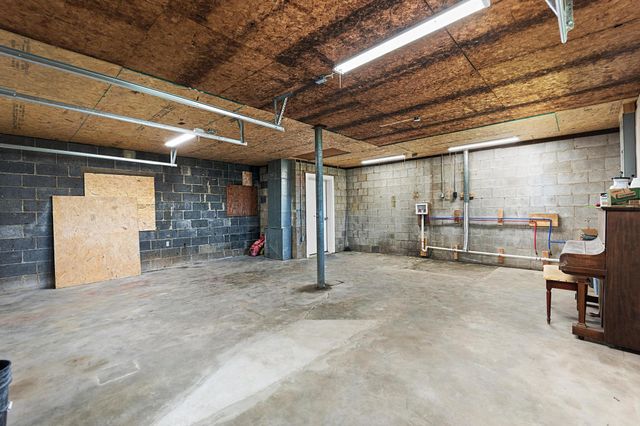 1564 U.S. 60, Ledbetter, KY 42058