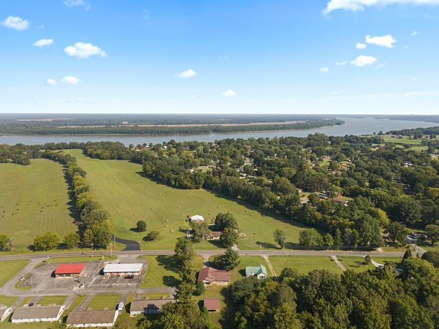 1564 U.S. 60, Ledbetter, KY 42058