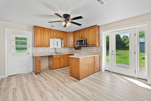 1564 U.S. 60, Ledbetter, KY 42058