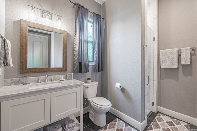 128 BRIDGEWATER DR, La Vernia, TX 78121