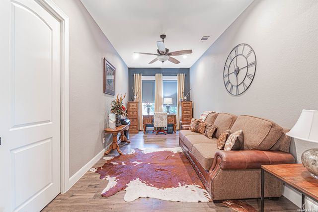 128 BRIDGEWATER DR, La Vernia, TX 78121