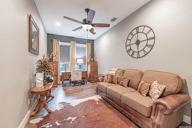 128 BRIDGEWATER DR, La Vernia, TX 78121