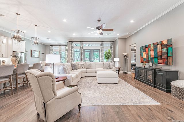 128 BRIDGEWATER DR, La Vernia, TX 78121