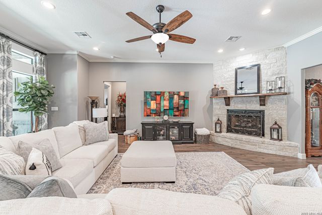 128 BRIDGEWATER DR, La Vernia, TX 78121