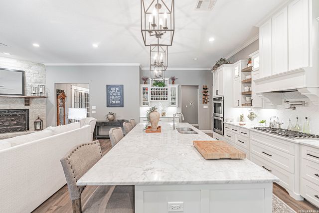 128 BRIDGEWATER DR, La Vernia, TX 78121