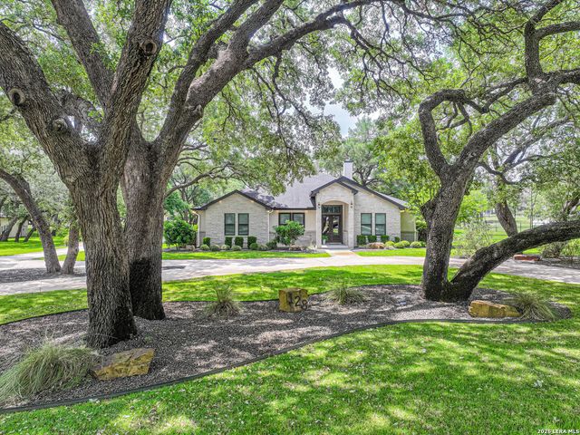 128 BRIDGEWATER DR, La Vernia, TX 78121