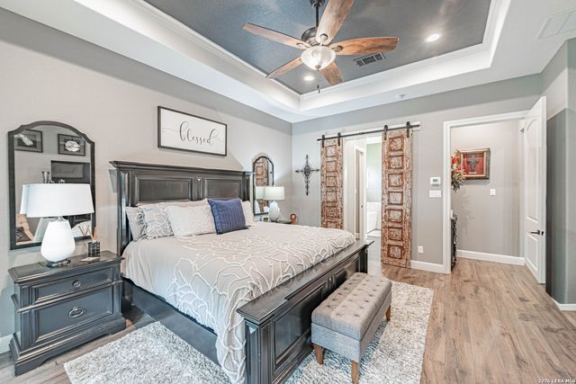 128 BRIDGEWATER DR, La Vernia, TX 78121