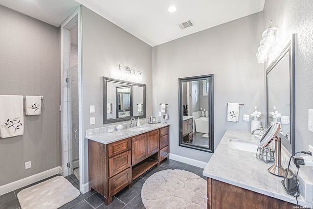 128 BRIDGEWATER DR, La Vernia, TX 78121