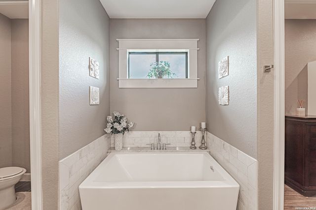 128 BRIDGEWATER DR, La Vernia, TX 78121