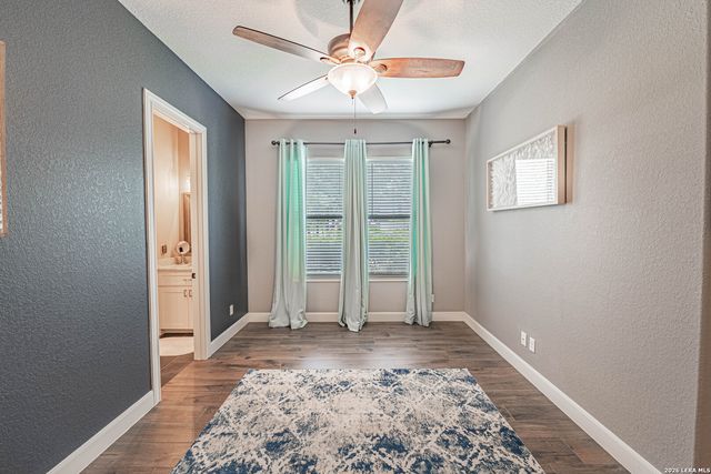 128 BRIDGEWATER DR, La Vernia, TX 78121