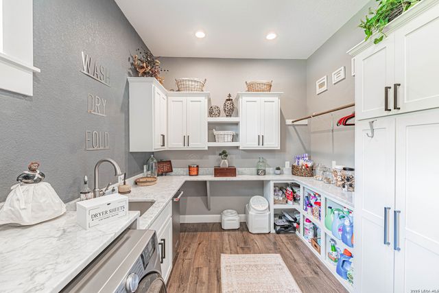 128 BRIDGEWATER DR, La Vernia, TX 78121