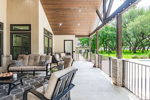 128 BRIDGEWATER DR, La Vernia, TX 78121