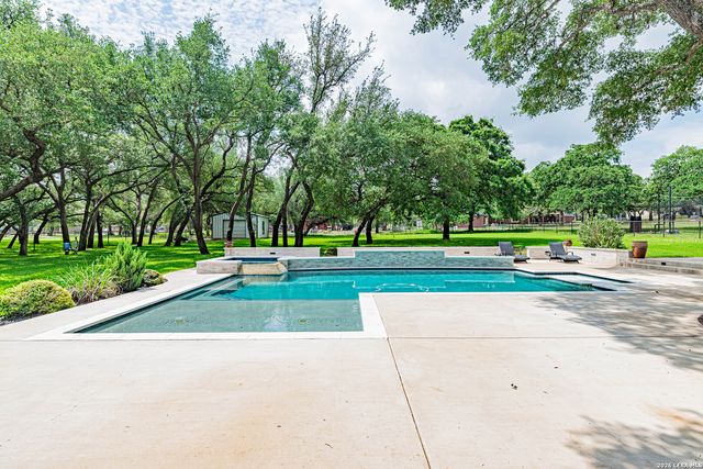 128 BRIDGEWATER DR, La Vernia, TX 78121