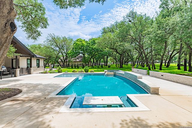 128 BRIDGEWATER DR, La Vernia, TX 78121