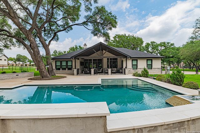 128 BRIDGEWATER DR, La Vernia, TX 78121