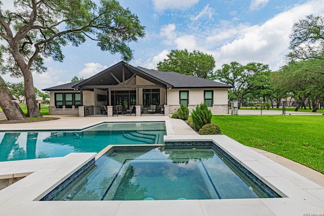 128 BRIDGEWATER DR, La Vernia, TX 78121