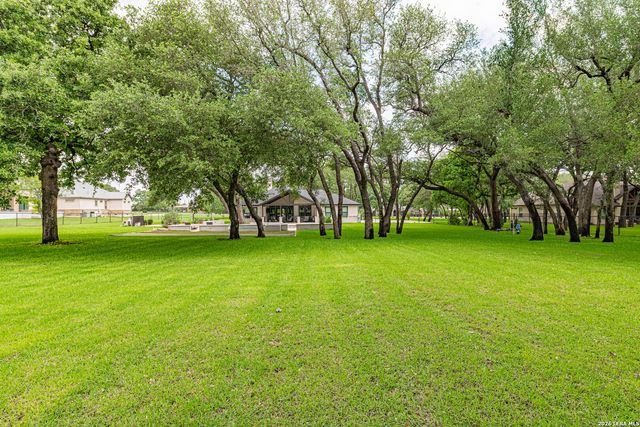 128 BRIDGEWATER DR, La Vernia, TX 78121