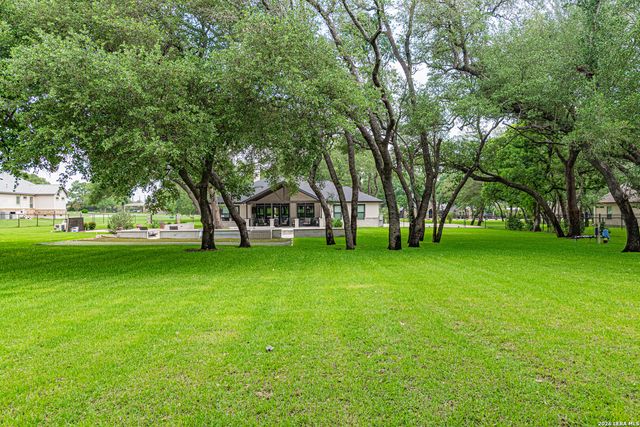 128 BRIDGEWATER DR, La Vernia, TX 78121