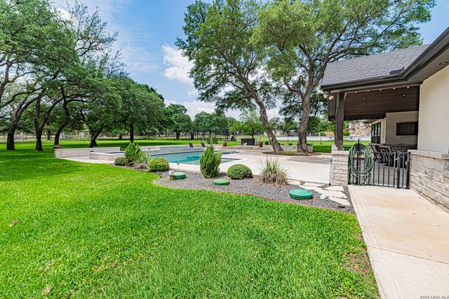 128 BRIDGEWATER DR, La Vernia, TX 78121