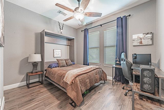 128 BRIDGEWATER DR, La Vernia, TX 78121