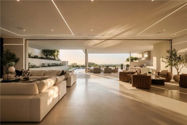 1119 Dolphin, Corona Del Mar, CA 92625