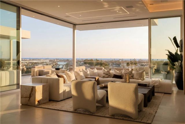 1119 Dolphin, Corona Del Mar, CA 92625