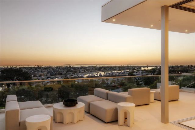 1119 Dolphin, Corona Del Mar, CA 92625