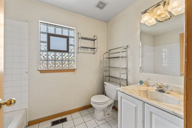 1506 E 72nd Place, Chicago, IL 60619