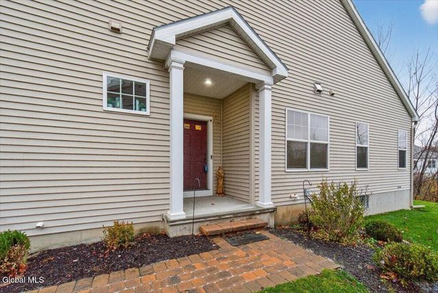 3B Winchester Place, Halfmoon, NY 12118