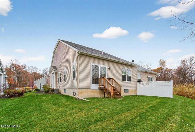 3B Winchester Place, Halfmoon, NY 12118