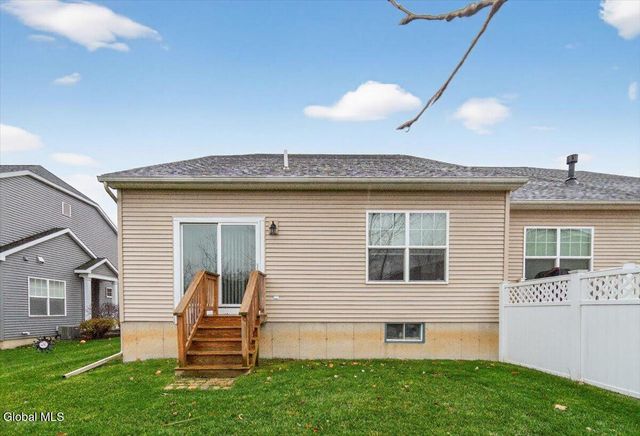 3B Winchester Place, Halfmoon, NY 12118