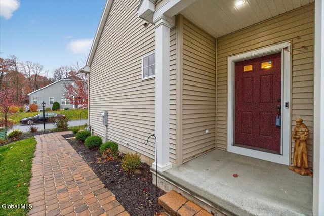 3B Winchester Place, Halfmoon, NY 12118