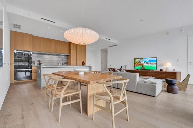 8701 Collins Ave 304, Miami Beach, FL 33154