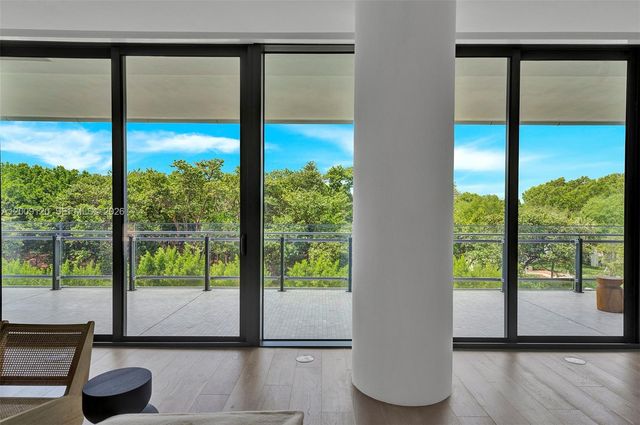 8701 Collins Ave 304, Miami Beach, FL 33154