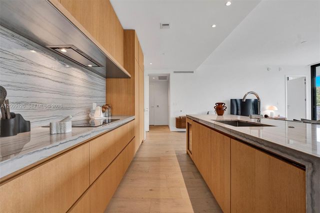 8701 Collins Ave 304, Miami Beach, FL 33154
